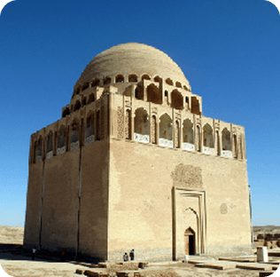 Исторический мавзолей в Туркменистане
